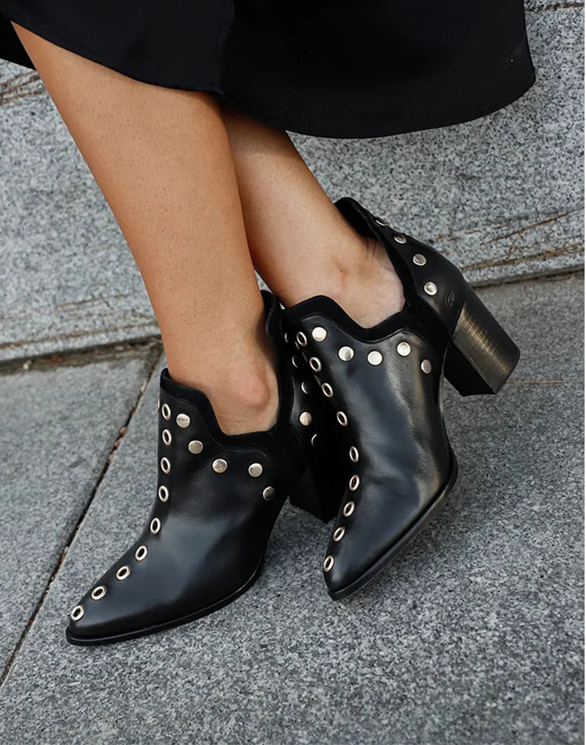 Black / 43