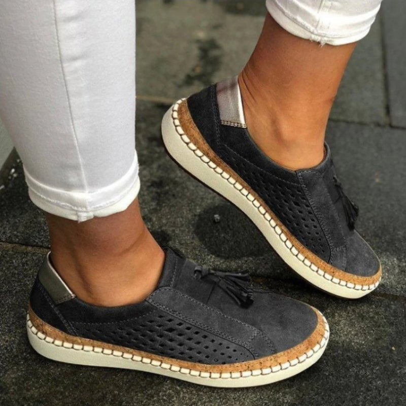 Black (Almost sold out!) / US 12 (43)