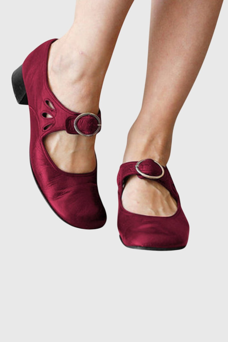 Red / 4 US | 35 EU