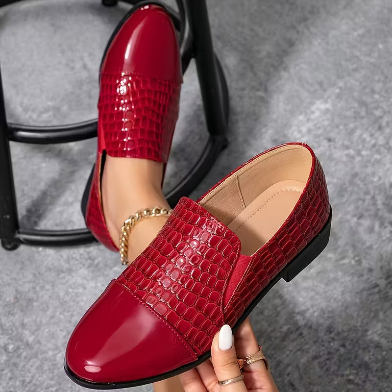 Red / 12 US | 43 EU